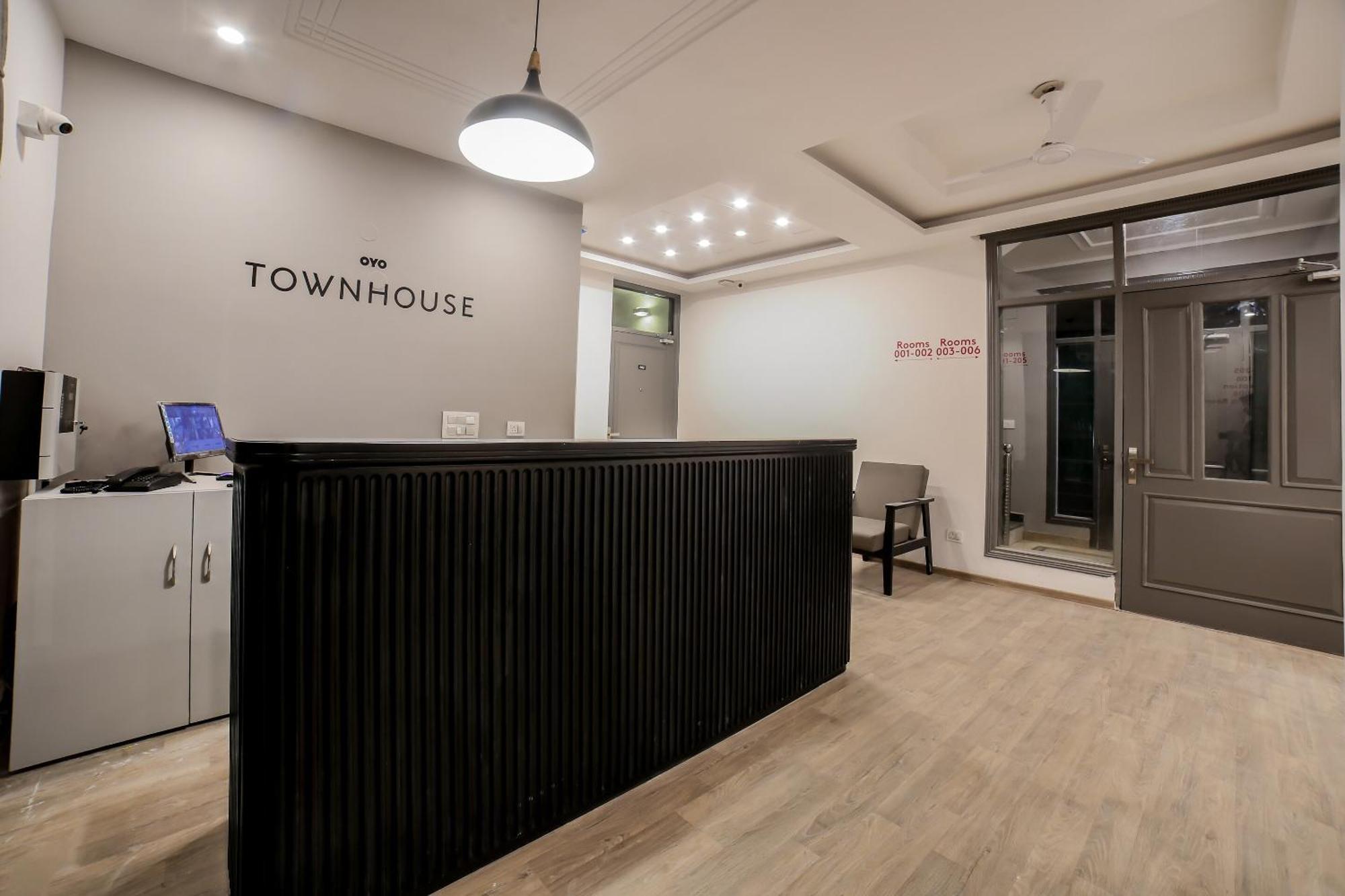 Townhouse 330 Dlf Phase-2 Near Leisure Valley Park Gurgaon Exterior foto